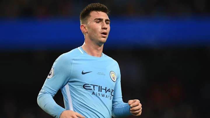 aymeric-laporte-thu-linh-tham-lang-noi-hang-phong-ngu-18010