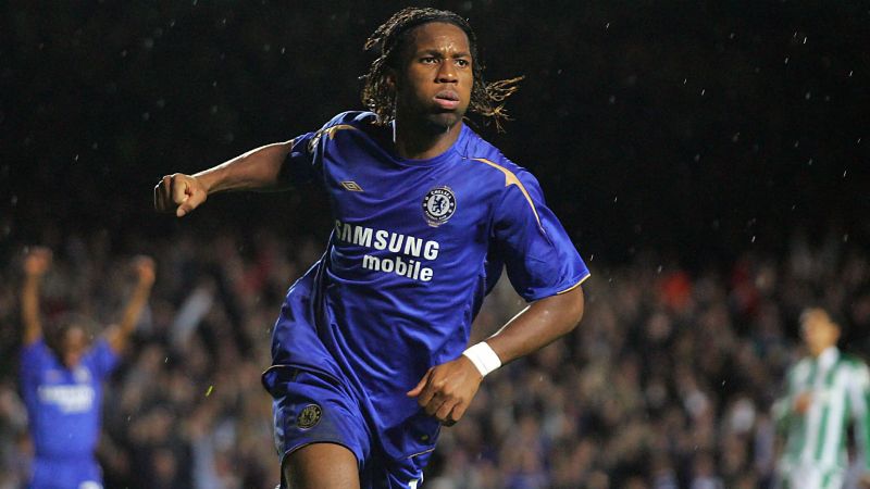 hinh-anh-cau-thu-drogba-tien-dao-vi-dai-trong-lich-su-chelsea-695-0