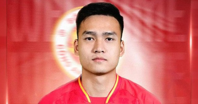 hinh-anh-cau-thu-bui-hoang-viet-anh-tu-khoi-dau-den-thanh-cong-ruc-ro-trong-nghe-bong-da-4598-1