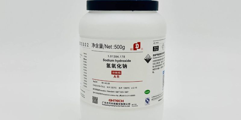 hinh-anh-naoh-la-gi-tinh-chat-va-ung-dung-quan-trong-cua-natri-hidroxit-4387-1